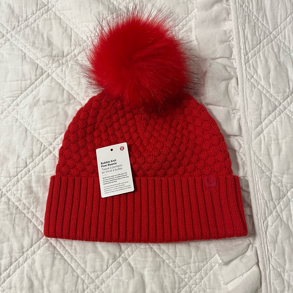 NWOT Lululemon bubble pom beanie